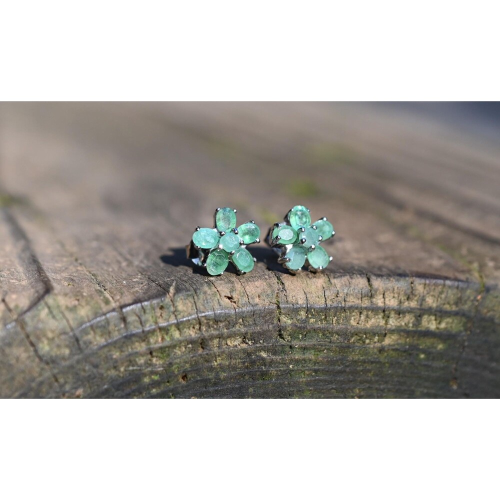 Emerald earrings in 925 sterling silver